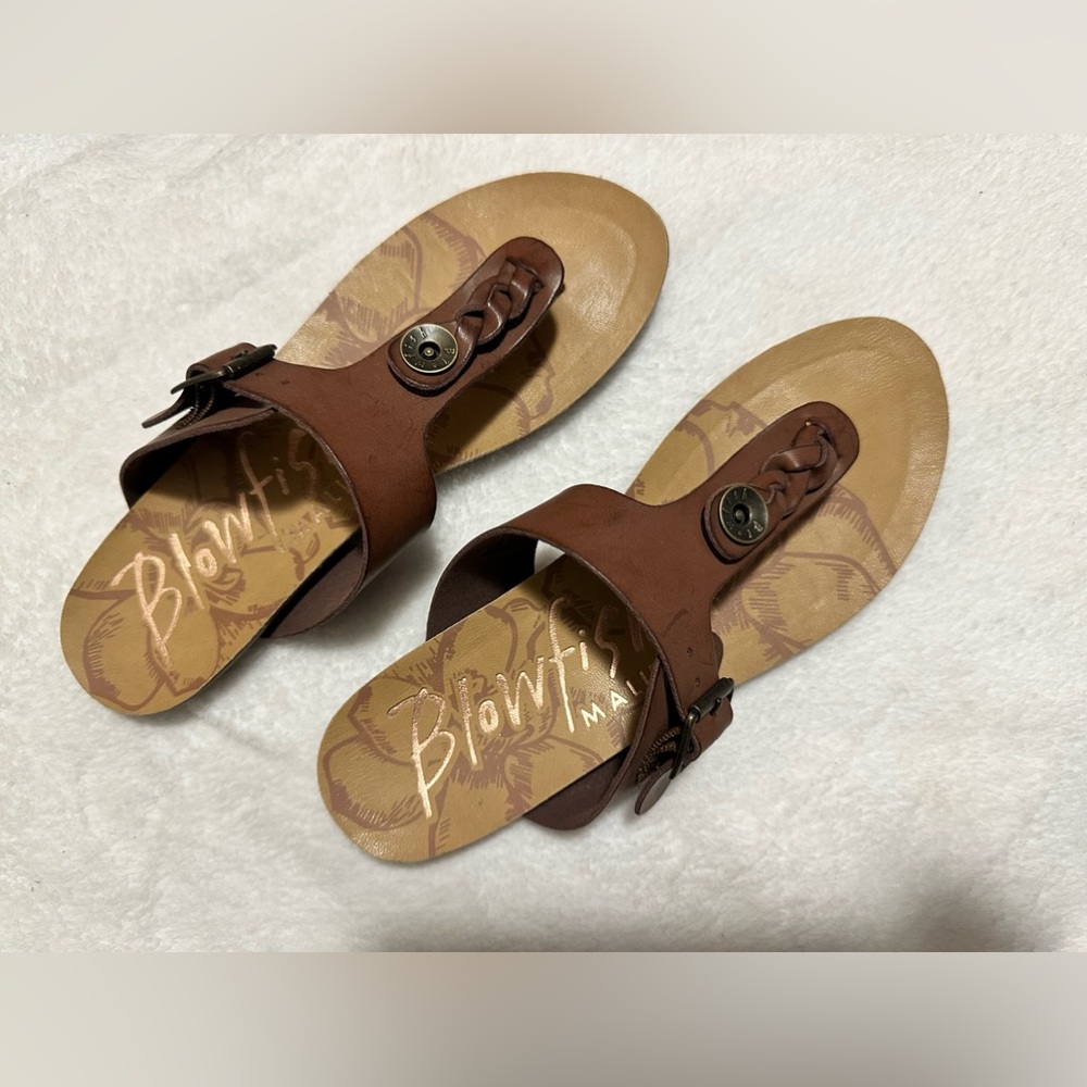 Blowfish Thong Sandals; Size 6.5; 100% Synthetic; Brown and Tan; Never Worn